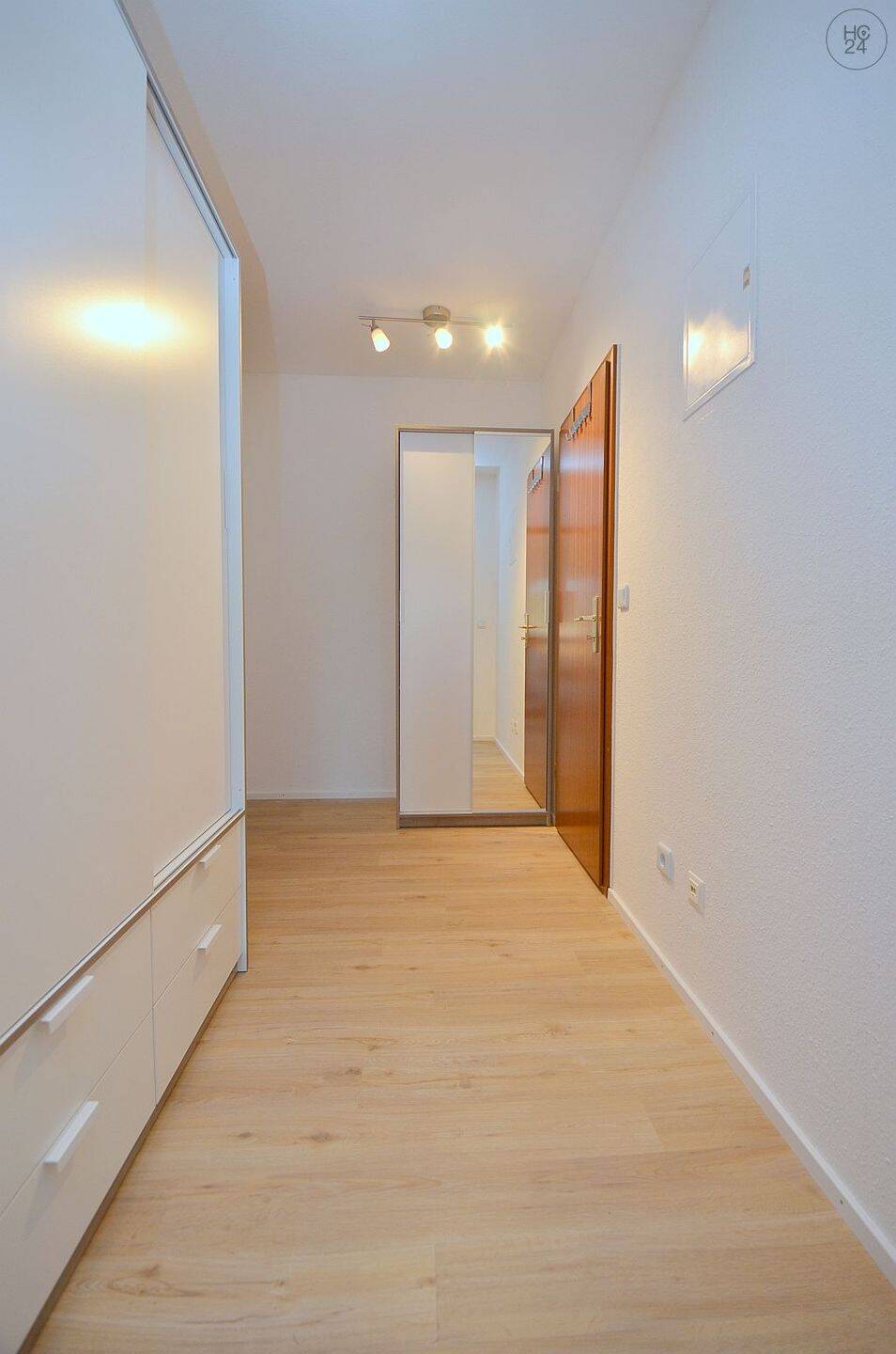 Modern möblierte Wohnung mit Balkon und TG in Böblingen – Böblingen – Vorschaubild 9