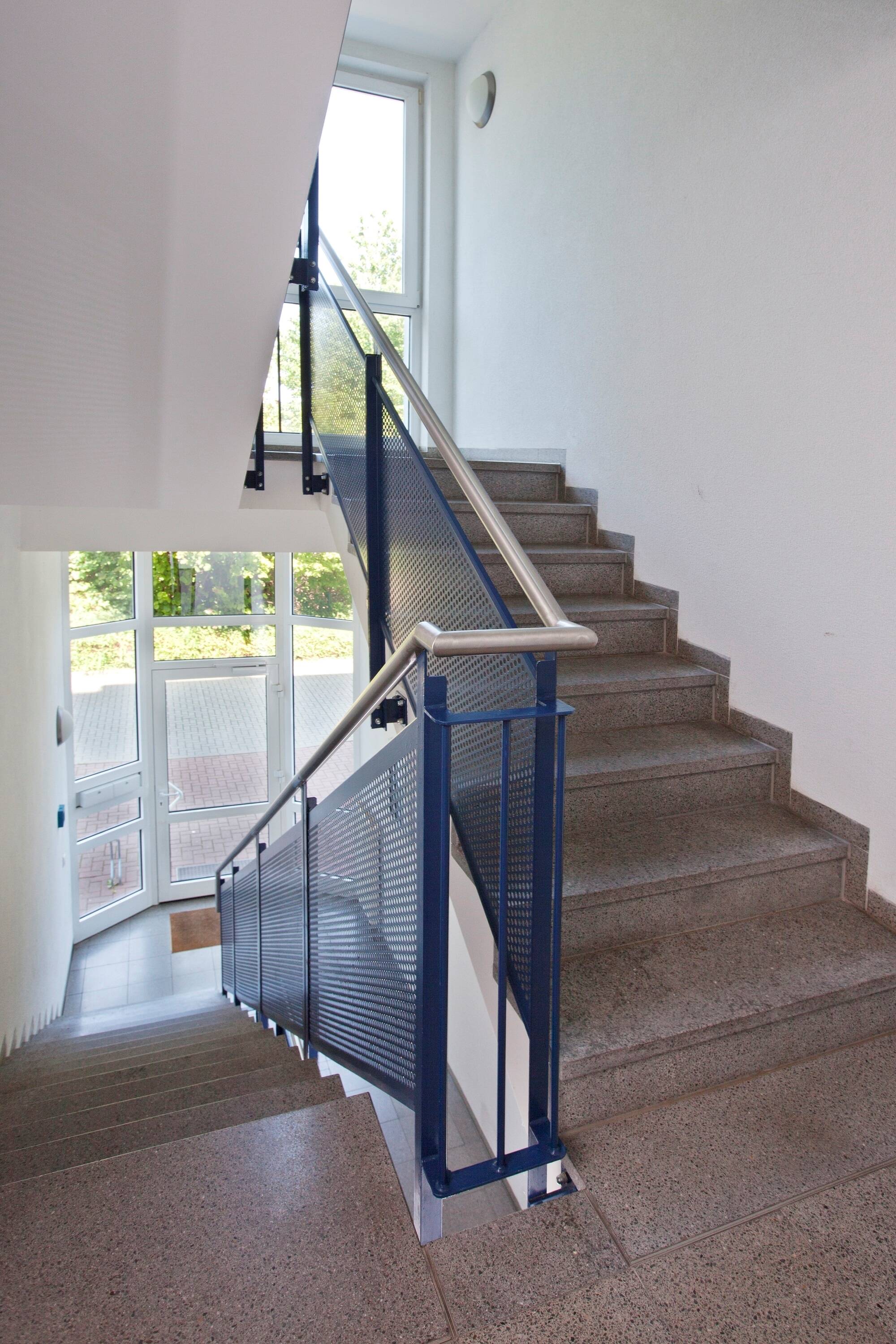 Magdeburg - interessante 2-Raumwohnung mit großem Balkon, Aufzug, Wanne und Stellplatz-option – Magdeburg – Vorschaubild 7