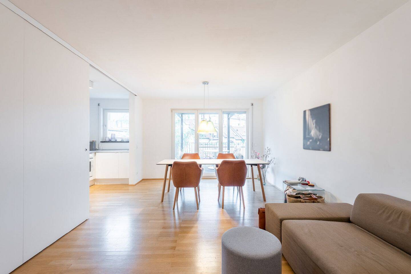 AIGNER - Ruhe im Herzen der Maxvorstadt: 2-Zimmer-Wohnung mit Balkon – München – Vorschaubild 2