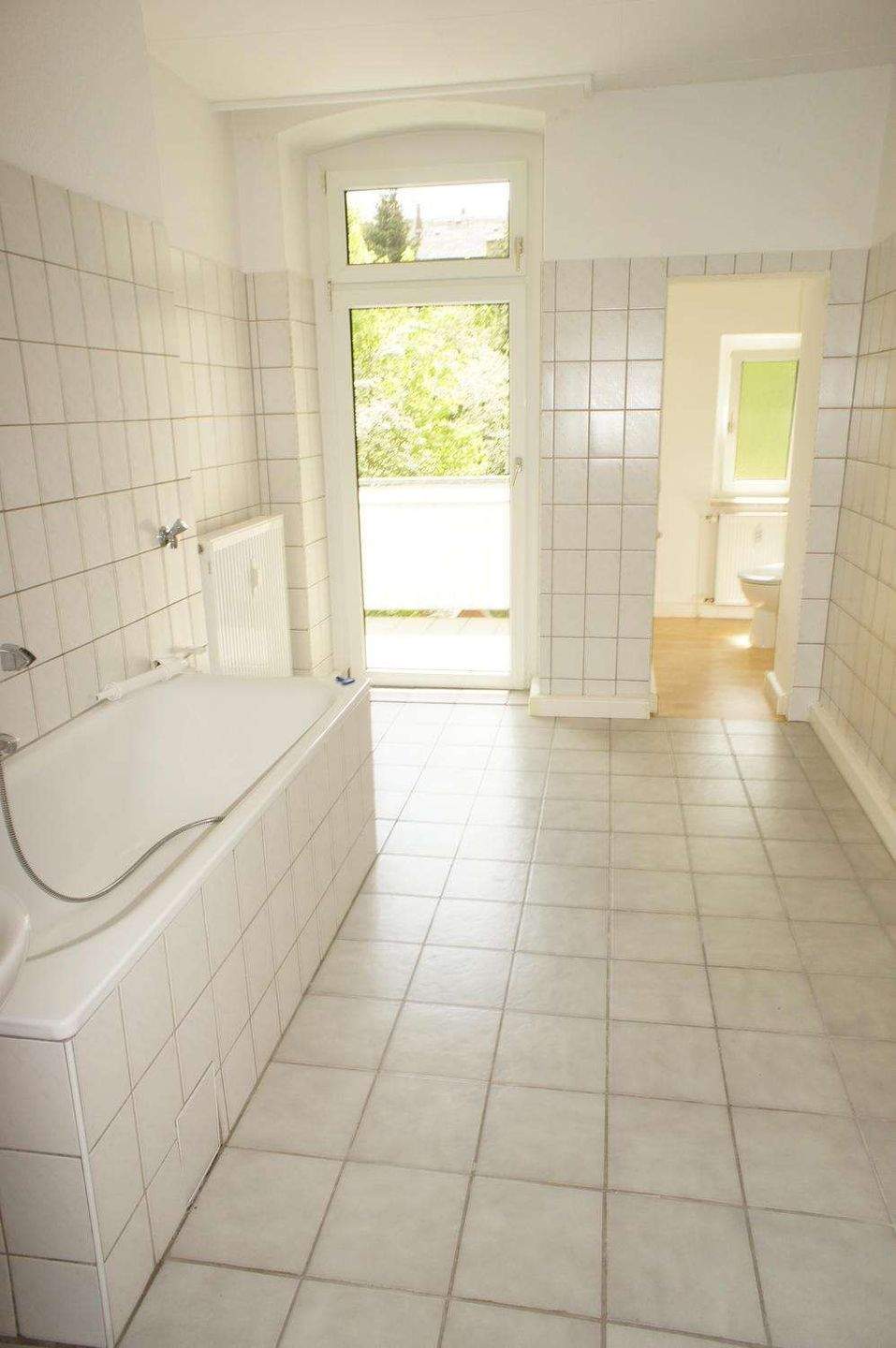 Frei ab 1.6.26 - große Küche - Laminat - zzgl. EBK *** – Chemnitz – Vorschaubild 4