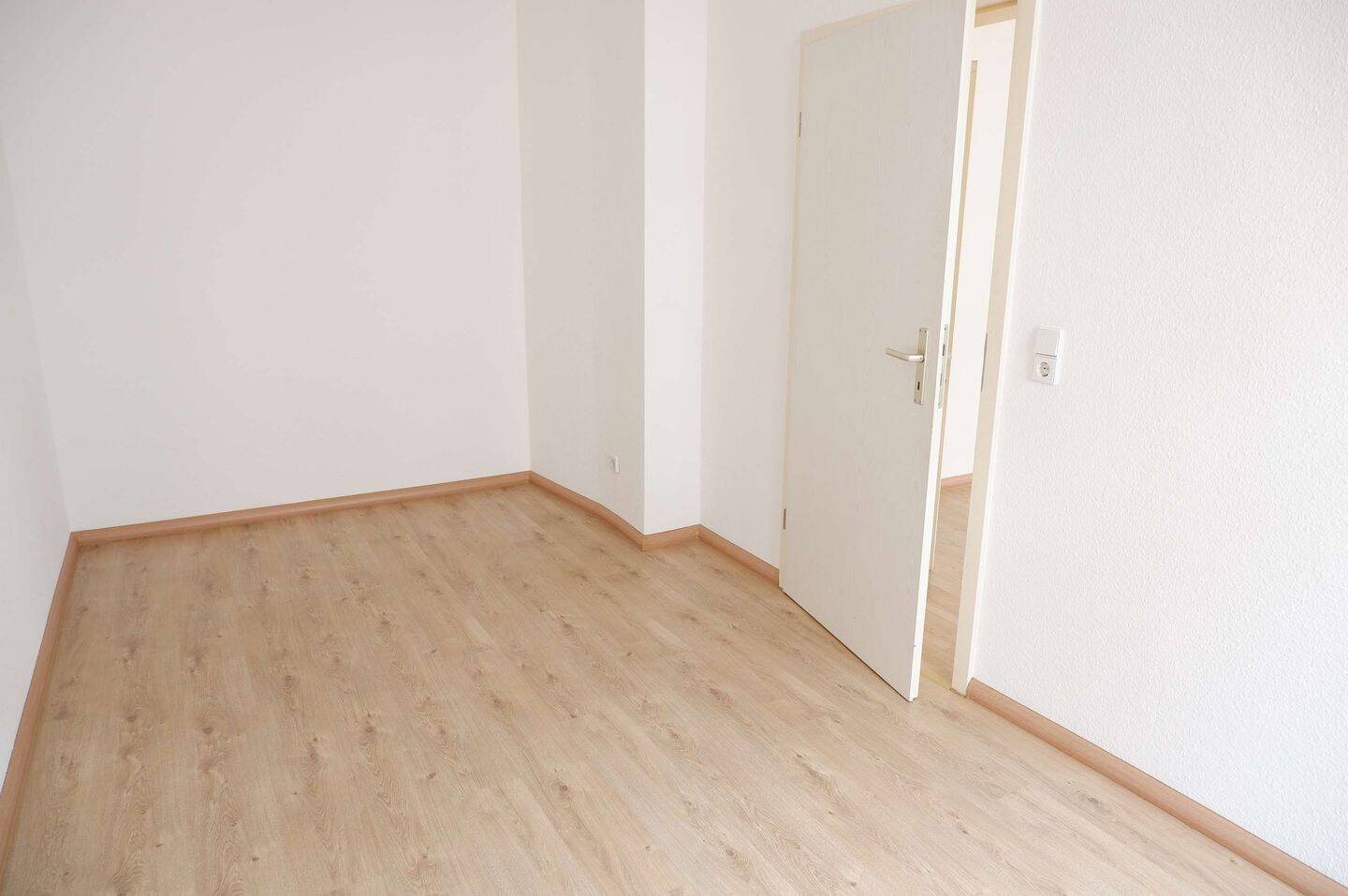 Helles Wohnzimmer - Bad mit Wanne und Lift !!! – Chemnitz – Vorschaubild 5