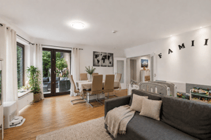 Alt-Rahlstedt: Helle 4-Zimmer-Erdgeschosswohnung mit Terrasse und viel Grün - ideal für Familien