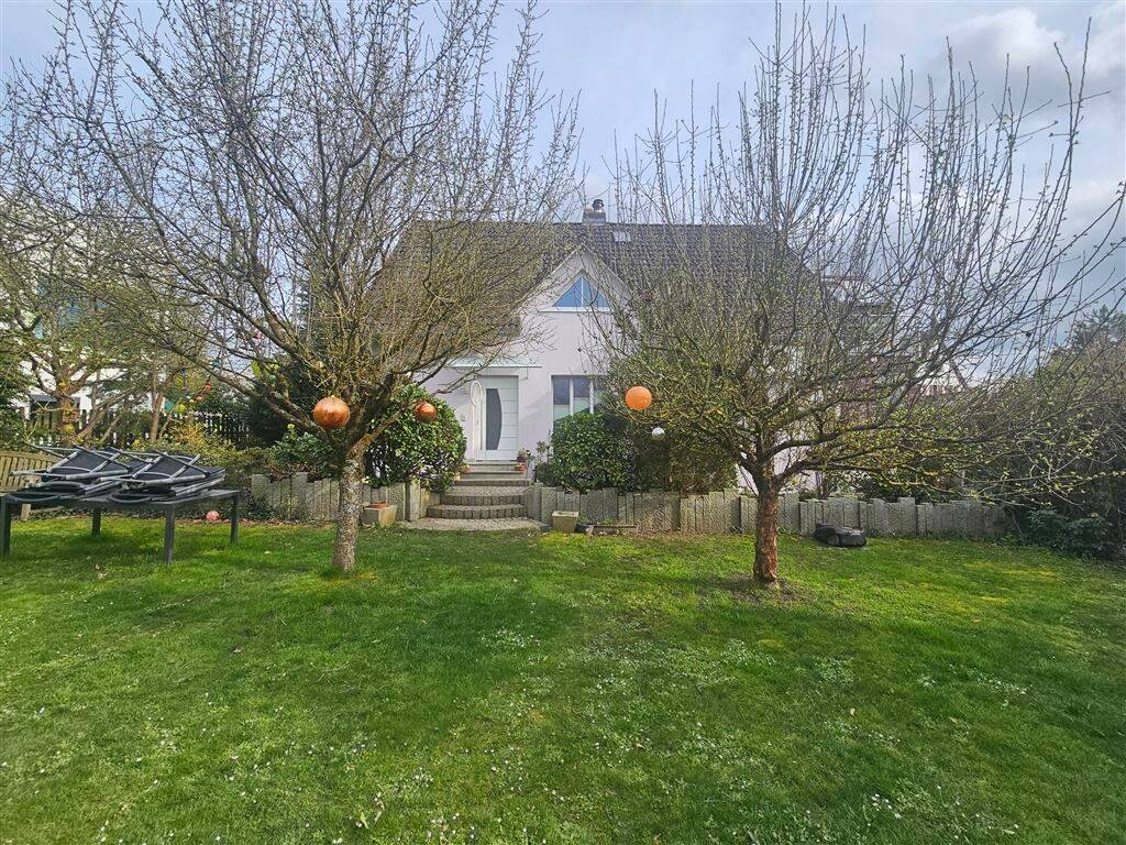 Modernes Einfamilienhaus mit Wintergarten & nachhaltiger Solartechnik – Eckental – Bild 1 von 9