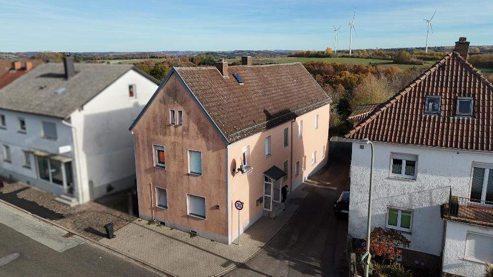 +++Großzügiges 3-Familienhaus mit Garage, Garten und Stellplätzen+++ – Höhfröschen – Bild 1 von 9