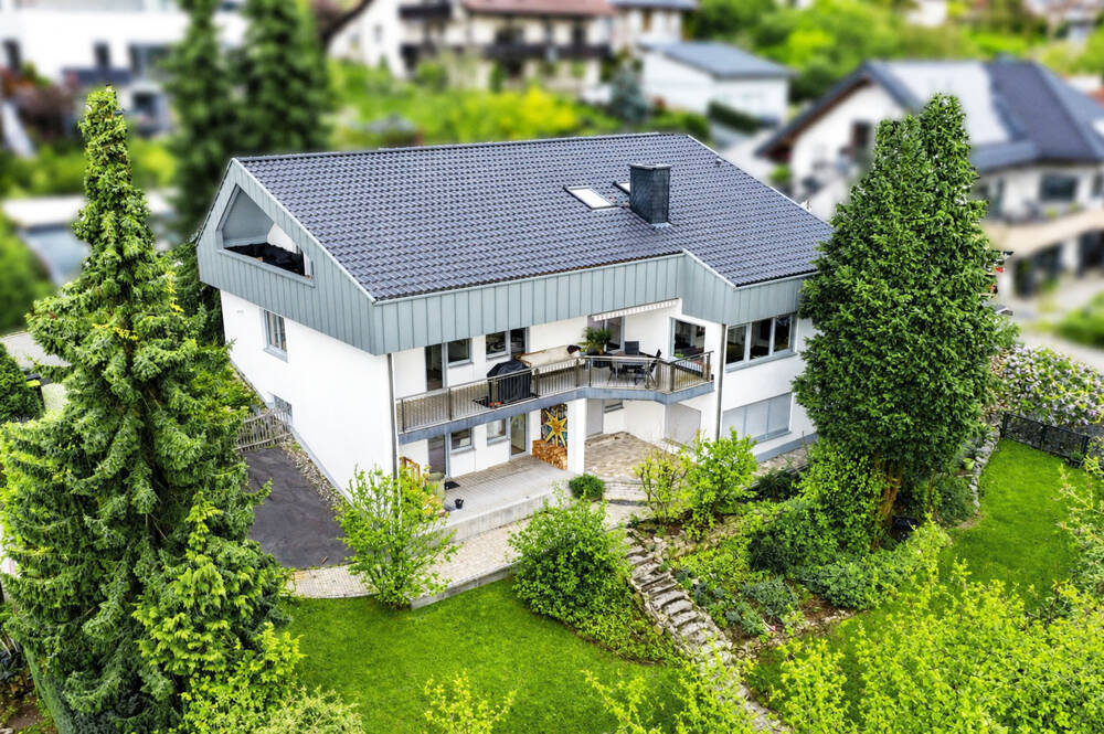 Aufwendig saniertes Wohnhaus mit viel Platz und schönem Fernblick westlich von Coburg – Weitramsdorf – Bild 1 von 9
