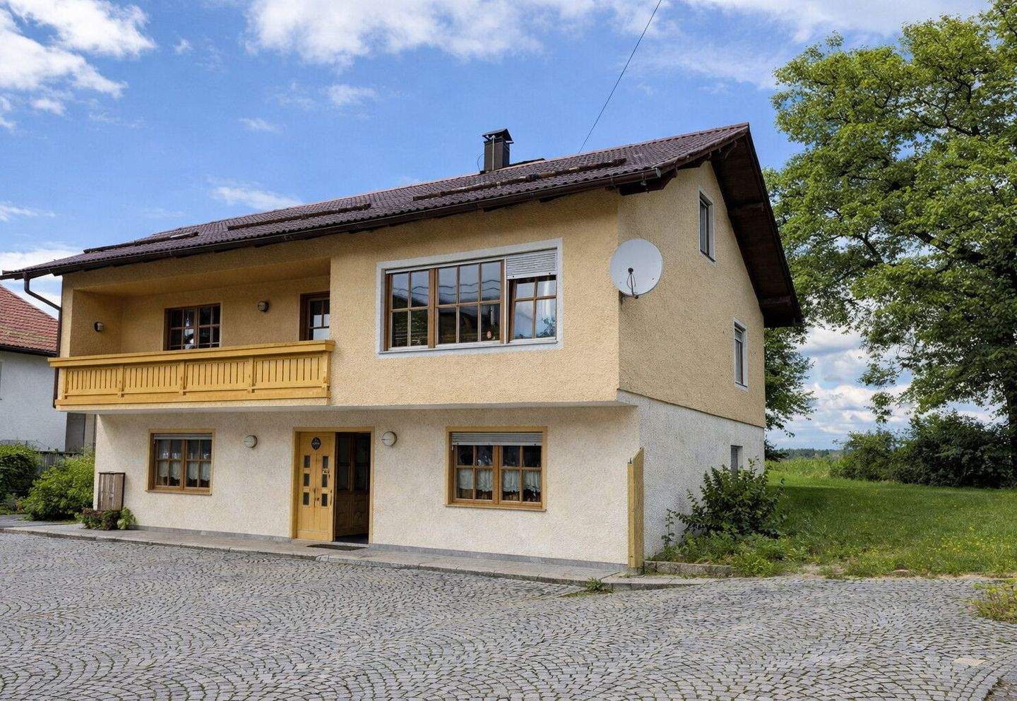 Großzügiges landwirtschaftliches Anwesen mit ca. 53.000 m² Grund - Wohnen & Landwirtschaft! – Windorf – Bild 1 von 9