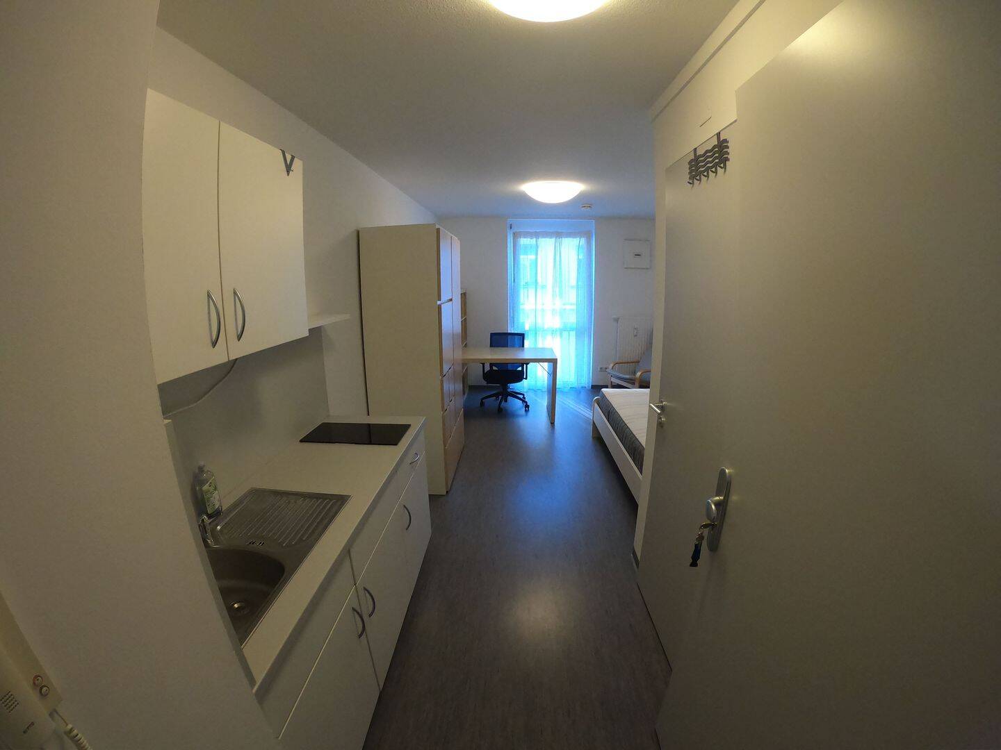 Vollmöbliertes zentrales Studentenapartment in der Henkestraße, Erlangen ab sofort zu vermieten – Erlangen – Vorschaubild 2
