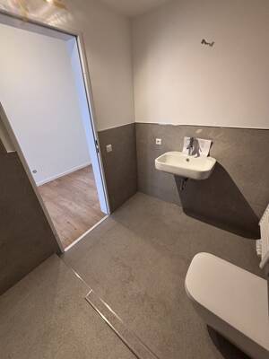 helle, komplett renovierte 2-ZKDB-Wohnung mit Balkon, Zentrum Aachen, Mariahilfstraße 1-3 ab sofort zu vermieten – 52062 Aachen – Vorschaubild 9