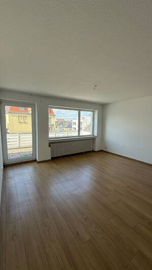 Renovierte 3-Zimmer-Wohnung mit Balkon und TG-Stellplatz