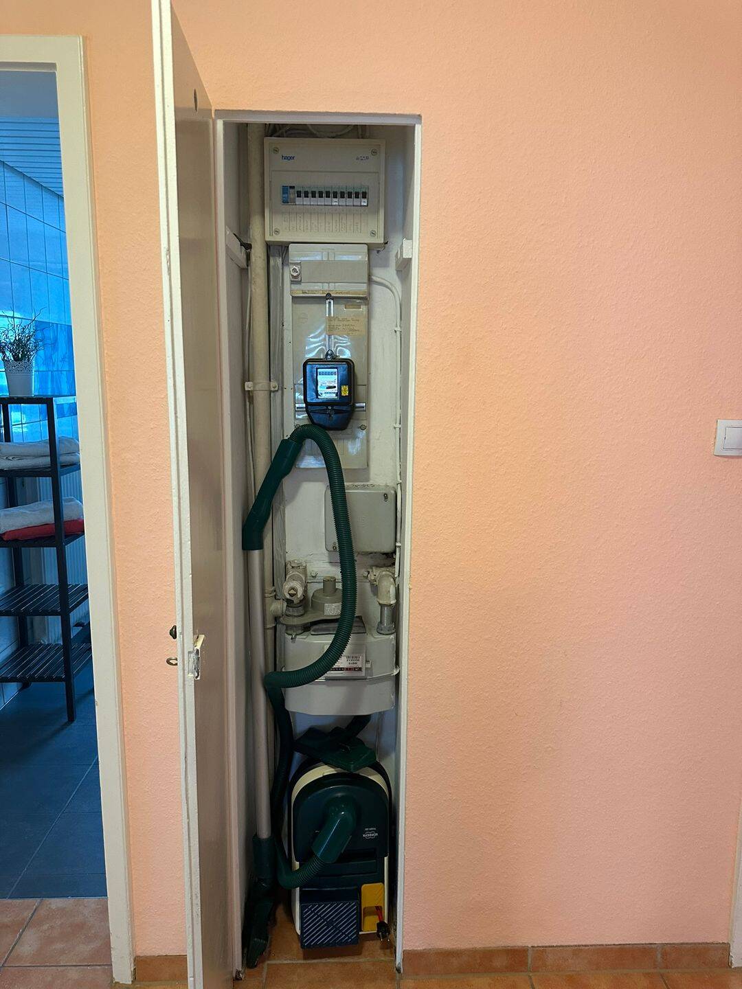 NEU RENOVIERT, PRAKTISCH UND GERÄUMIG - Wohnung mit zwei Schlafzimmern in S-Möhringen, WLAN - 3342 – Stuttgart – Vorschaubild 8