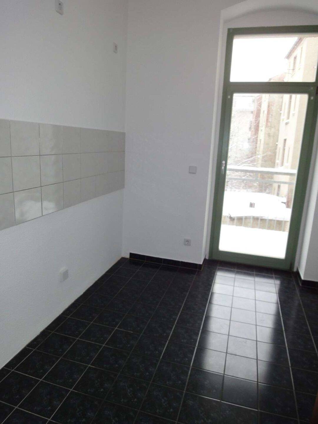 Frei ab 1.10.26 - Ins 2. OG mitAufzug / zur Seitenstraße u.v.m. – Chemnitz – Vorschaubild 3