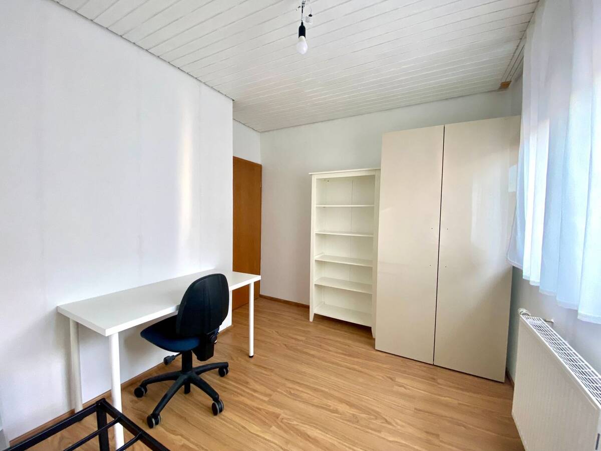 2 freie möblierte WG-Zimmer in zentraler Lage direkt am Bahnhof Waiblingen – 71332 Waiblingen – Bild 1 von 8