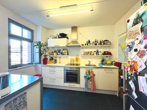 Hochwertige 3 Zimmer Wohnung im sanierten Baudenkmal, großes Bad, Parkettboden und Balkon zentral in Fürth. – 90762 Fürth – Vorschaubild 4
