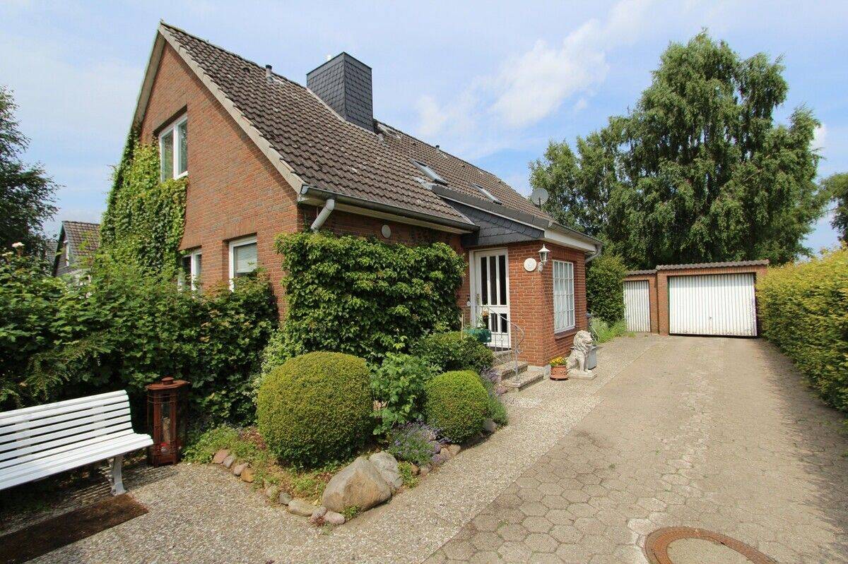 Einfamilienhaus mit Einliegerwohnung in Feldrandlage!