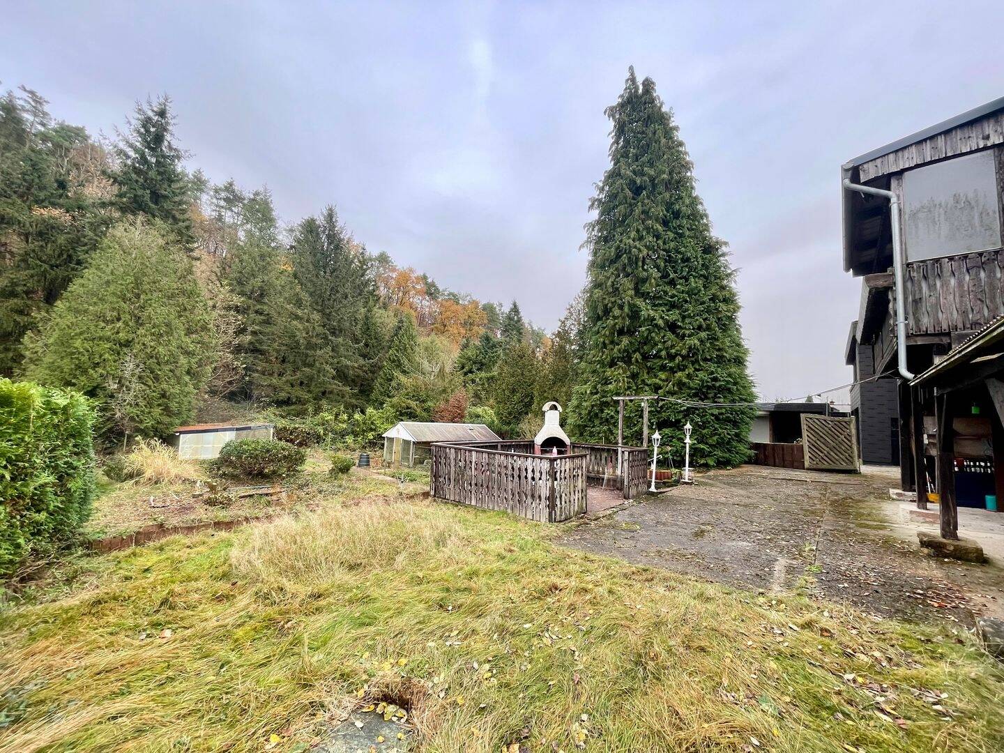 freistehendes Einfamilienhaus mit großem Garten ! – Großrosseln – Vorschaubild 3