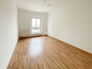 2- ZIMMER WOHNUNG PRENZLAUER BERG | BELEBTE KNIPRODESTRASSE | BALKON ZUM INNENHOF | PROVISIONSFREI | – 10407 Berlin – Vorschaubild 1