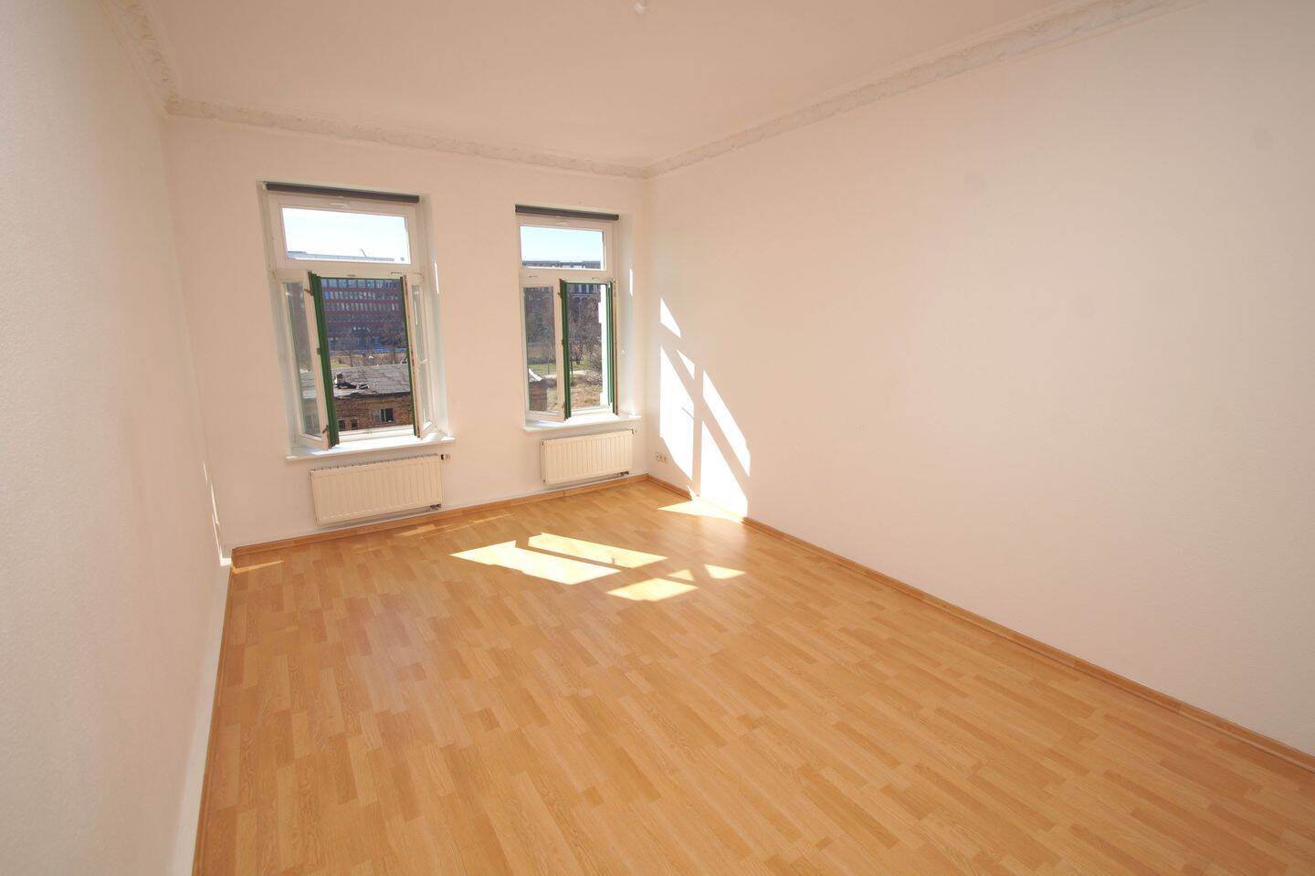 Bezugsfrei - große 2-Zimmerwohnung mit Balkon, Aufzug im beliebten Reudnitz