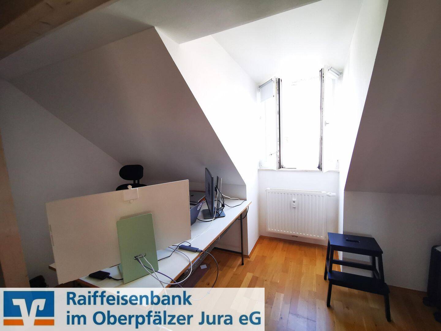 Traumhafte 3-Zimmer-Dachgeschosswohnung in der grünen Mitte mit Panoramablick über Regensburg und eigenem Garten – Regensburg – Vorschaubild 8