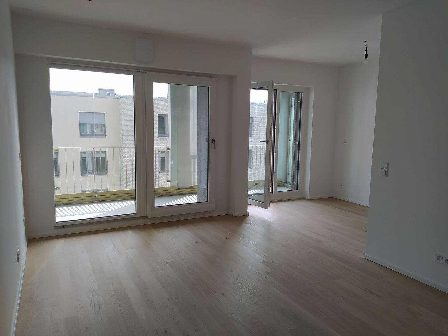 Moderne, sonnige 2-Zimmer-Wohnung von PRIVAT in München-Pasing, Nähe S-Bahn- und ICE-Halt – München – Vorschaubild 2