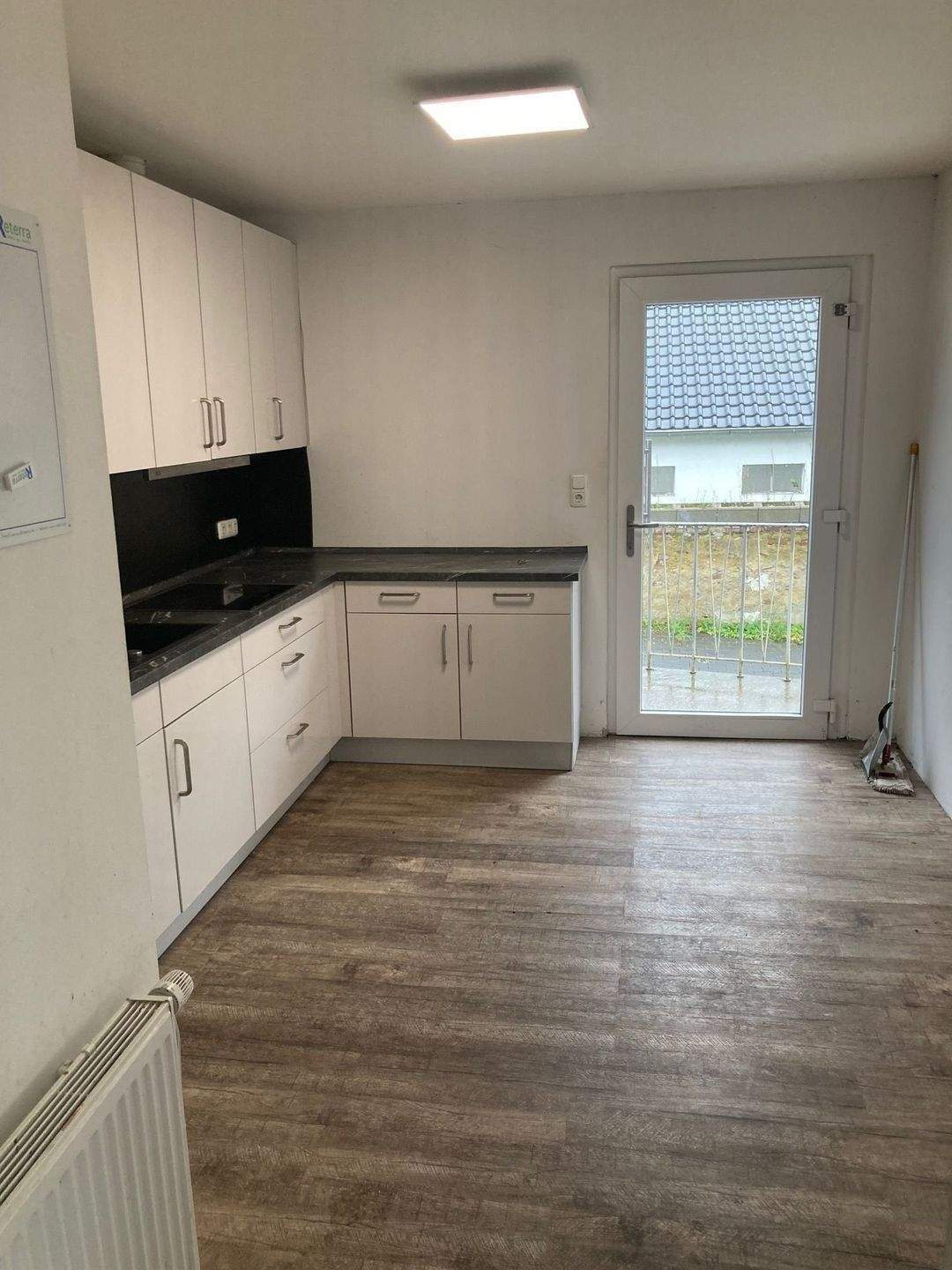 Großzügige Liegenschaft (5 Schlafzimmer) mit Terrasse und Stellplatzangebot , Nähe Borussenpark ! – Mönchengladbach – Vorschaubild 2