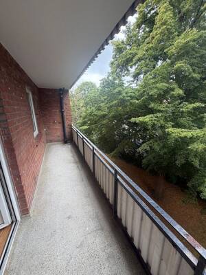 Wunderschöne sanierte 2 zimmer wohnung mit sehr goßem Balkon. – 24148 Kiel – Vorschaubild 3