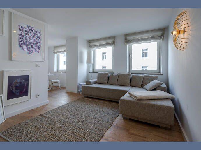 Möbliert: Voll möblierte Balkonwohnung – München – Vorschaubild 2