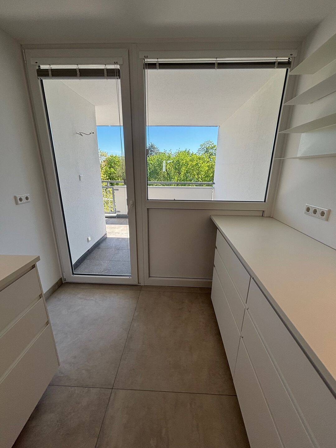 Neu renovierte 4-Zimmer-Wohnung mit Balkon, Aufzug & Tiefgarage am Cramer-Klett-Park – Nürnberg – Vorschaubild 8