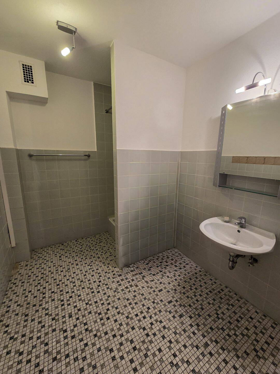 **VISTA Immobilien** Helles 1-Zimmer-Apartment mit Balkon und Gestaltungsspielraum – Darmstadt – Vorschaubild 4