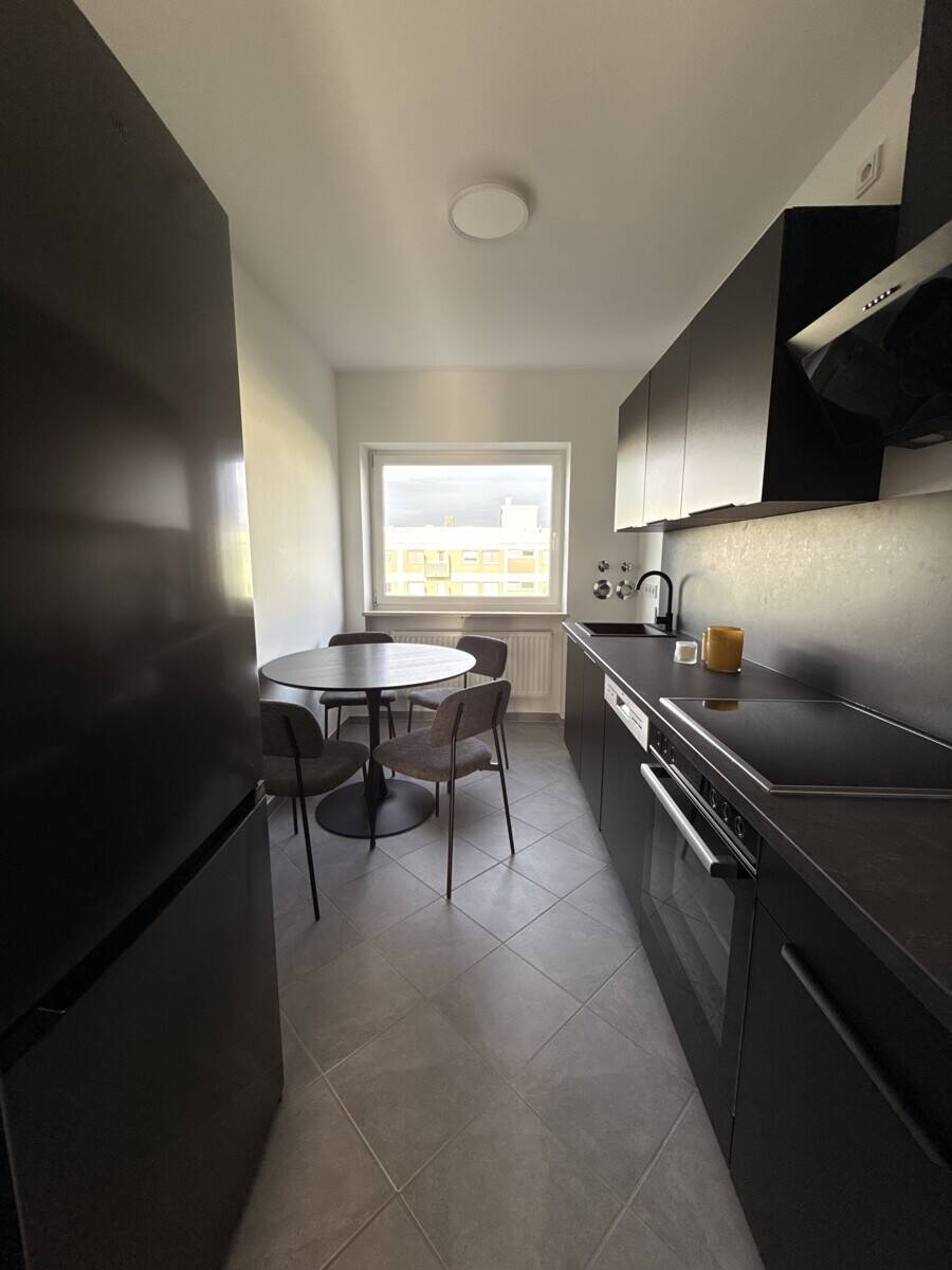 Sofort bezugsfrei: Modernes WG-Zimmer, neu renoviert und komplett möbliert – München – Vorschaubild 4