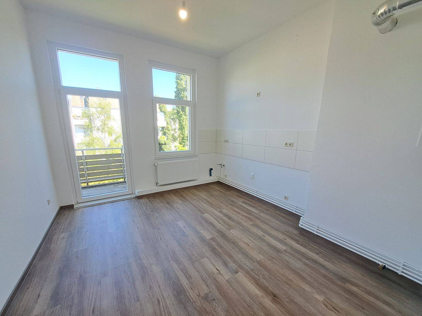 Erstbezug! Frisch sanierte 4-Zimmer-Wohnung mit Balkon und Dusche in Bremerhaven-Lehe! – Bremerhaven – Vorschaubild 6