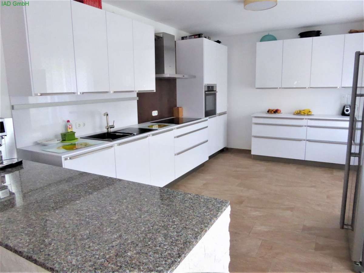 Kernsaniertes Einfamilienhaus mit 6 Zimmern, Garten und Garage Nähe Innenstadt – Diez – Bild 1 von 9