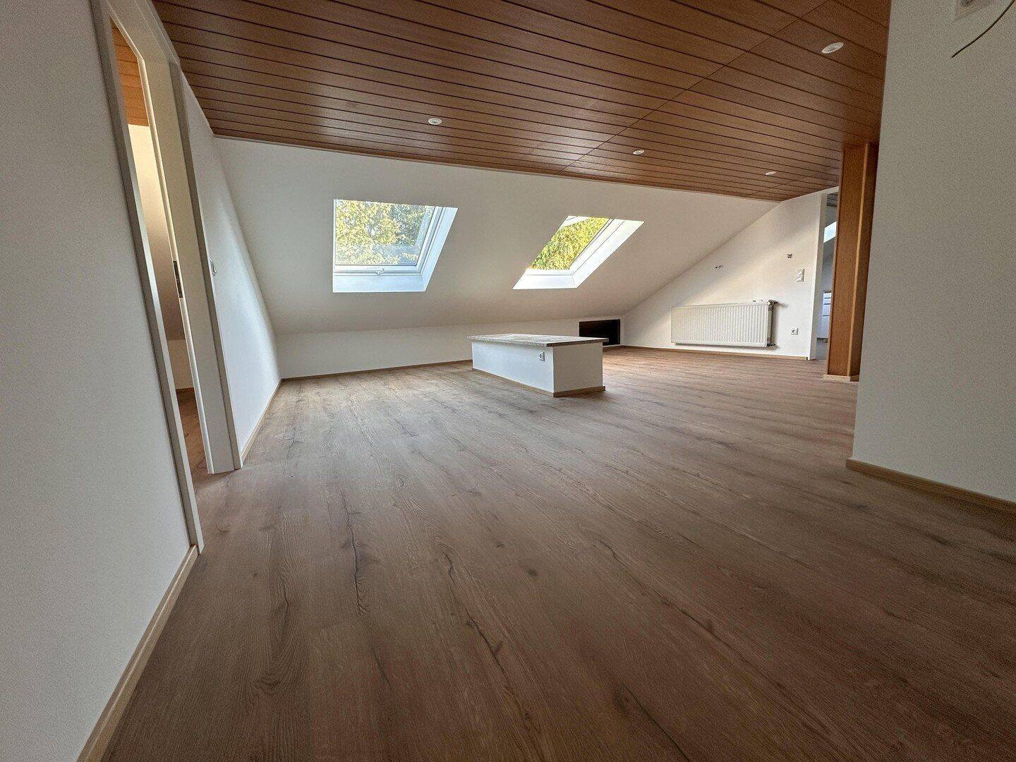 renovierte 2-Zimmer-Dachgeschosswohnung in ruhiger Lage – Freising – Vorschaubild 2