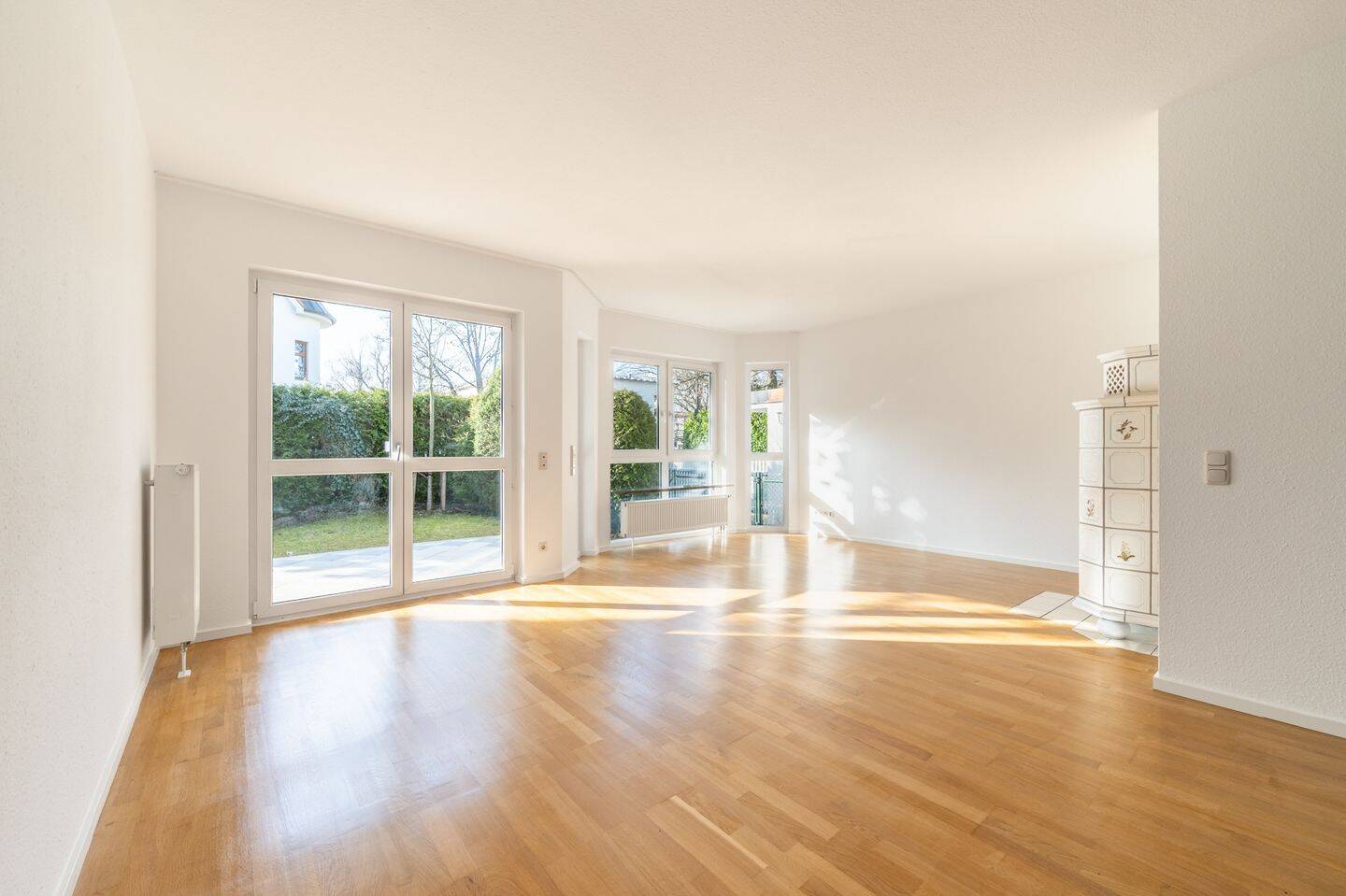 Aigner - Villenkolonie I: Großzügige 3-Zimmer-Erdgeschosswohnung mit Garten