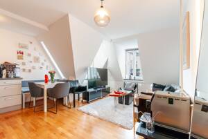 AIGNER - Zentral wohnen am Goetheplatz: 2-Zimmer-Wohnung im Hintergebäude eines sanierten Altbaus