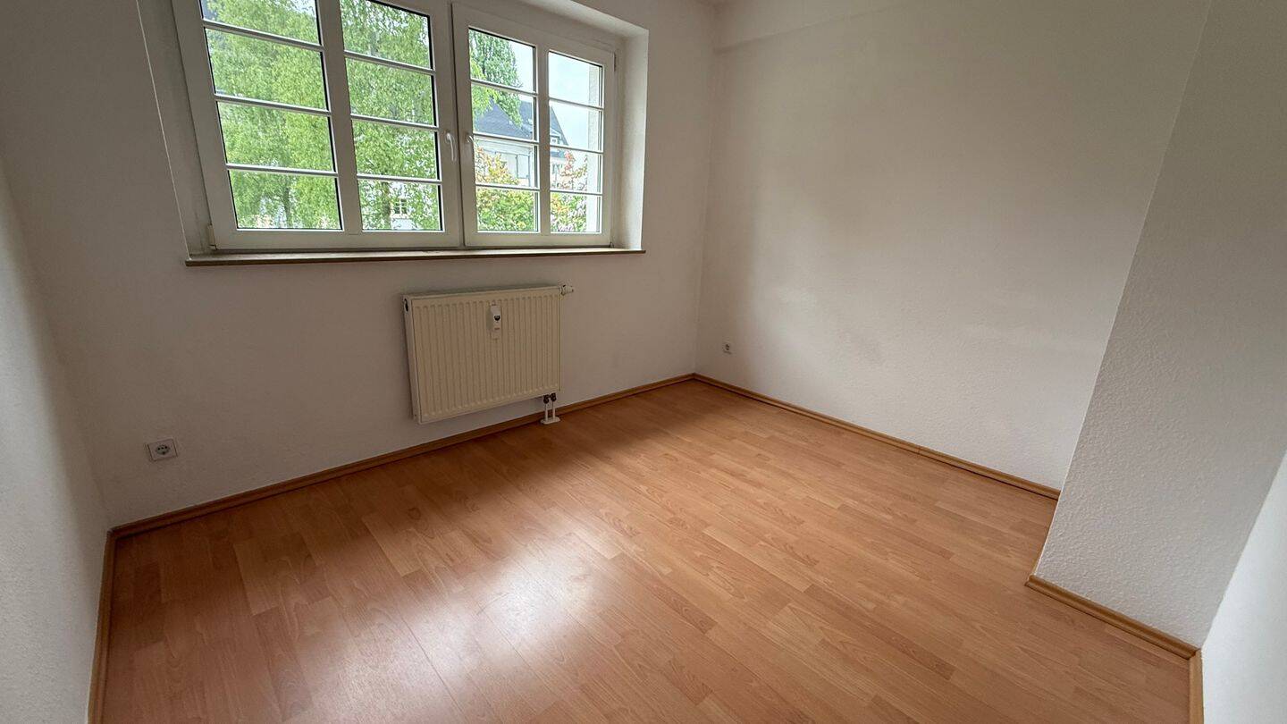 ! Bad mit Dusche + Balkon am Wohnzi. + Stellplatz ! – Chemnitz – Vorschaubild 5