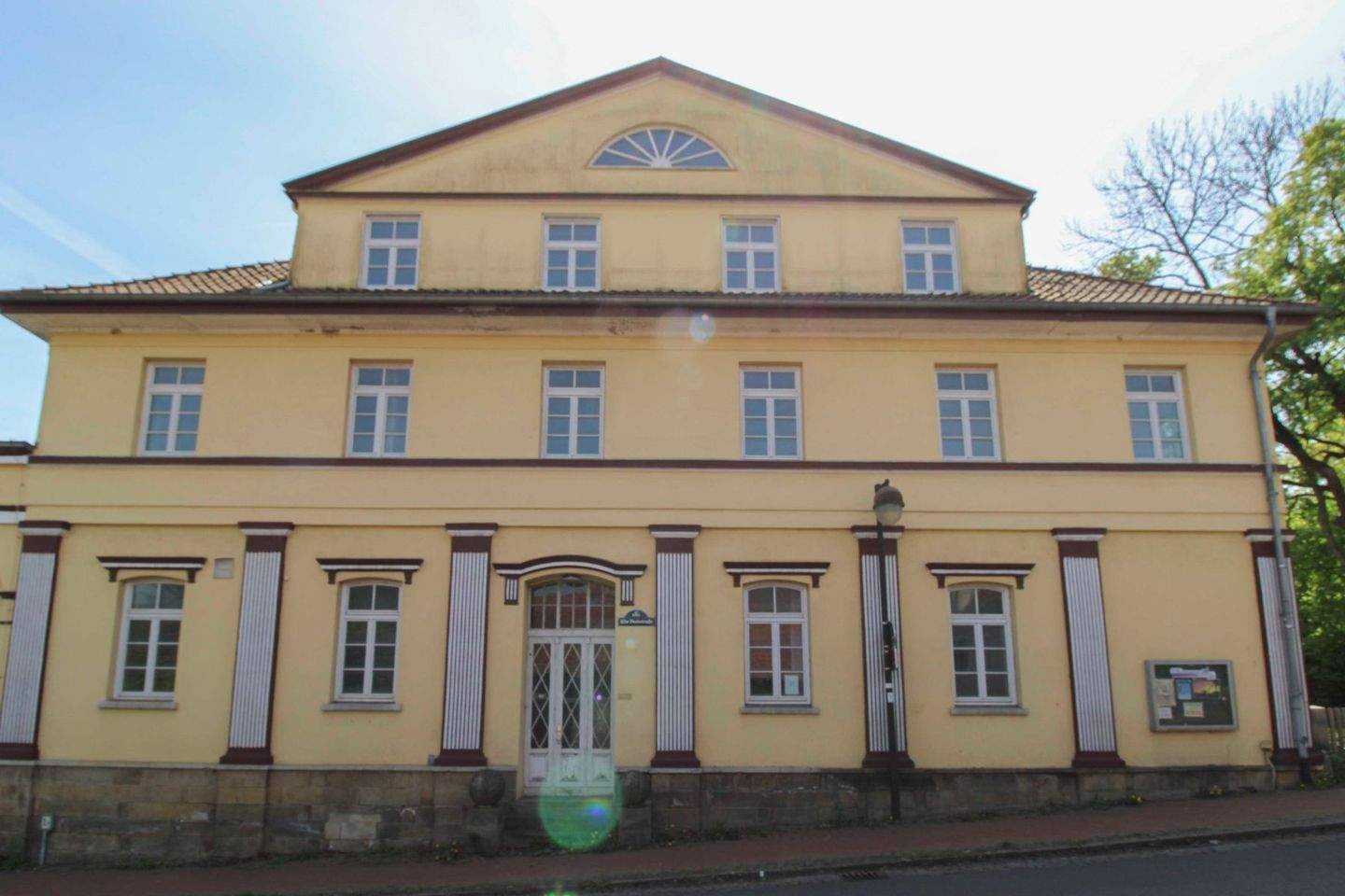 Denkmalgeschütztes Ensemble mit genehmigter Nutzungsänderung in Rehburg-Loccum – Rehburg-Loccum – Bild 1 von 9