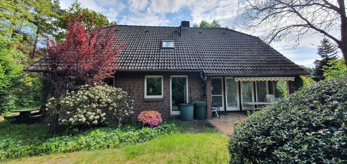 Sehr gepflegt und geräumig in ruhiger, bevorzugter Lage * 2 Küchen, 2 Bäder, Carport, Terrasse, Balkon, 2 Gartenteiche – Gorleben – Vorschaubild 2