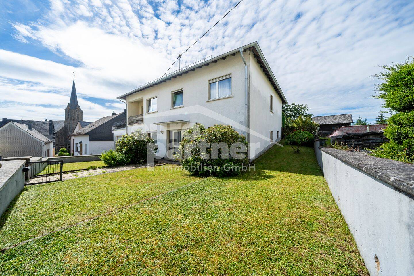 Großzügiges Einfamilienhaus mit weitläufigem Garten in Bundenbach! – Bundenbach – Vorschaubild 2