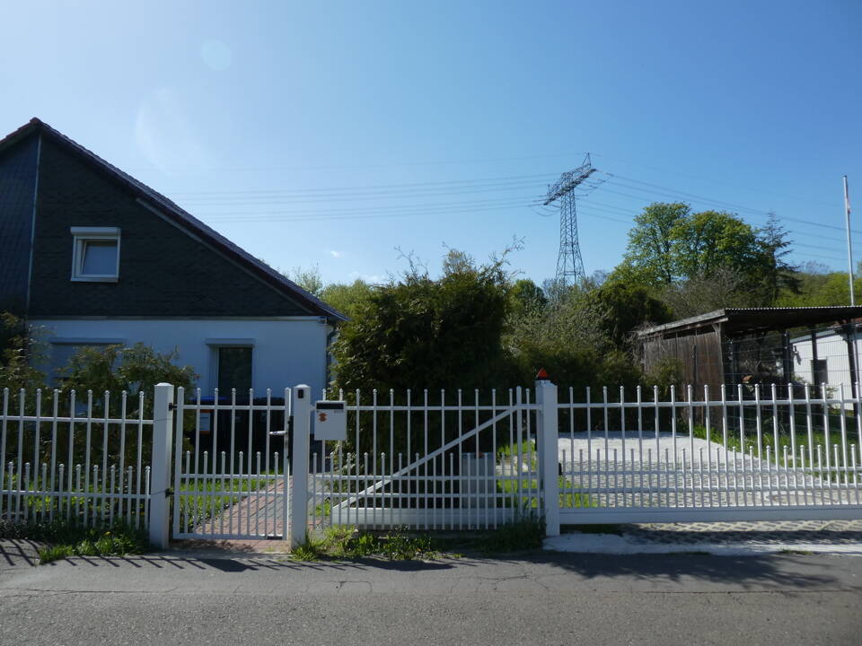 Zwei Häuser auf großzügigem Grundstück in ruhiger Lage von Biesdorf-Süd!