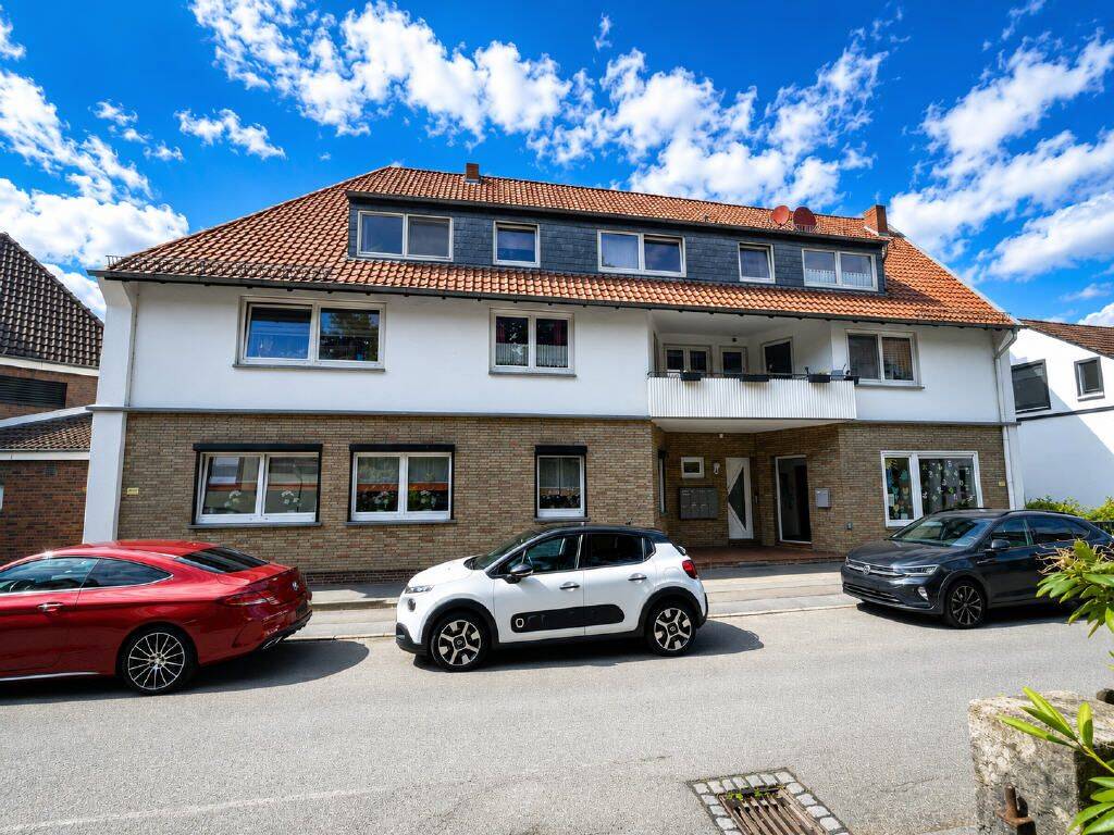8 Wohnungen + 1 Gewerbe, 2 Garagen und weitere Stellflächen im Komplettverkauf
