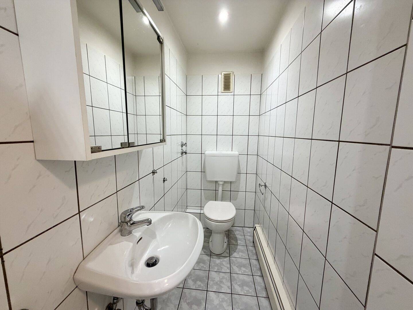 Klein aber fein! Gepflegte 2-Zimmer Dachgeschosswohnung mit Einbauküche! – Mönchengladbach – Vorschaubild 7