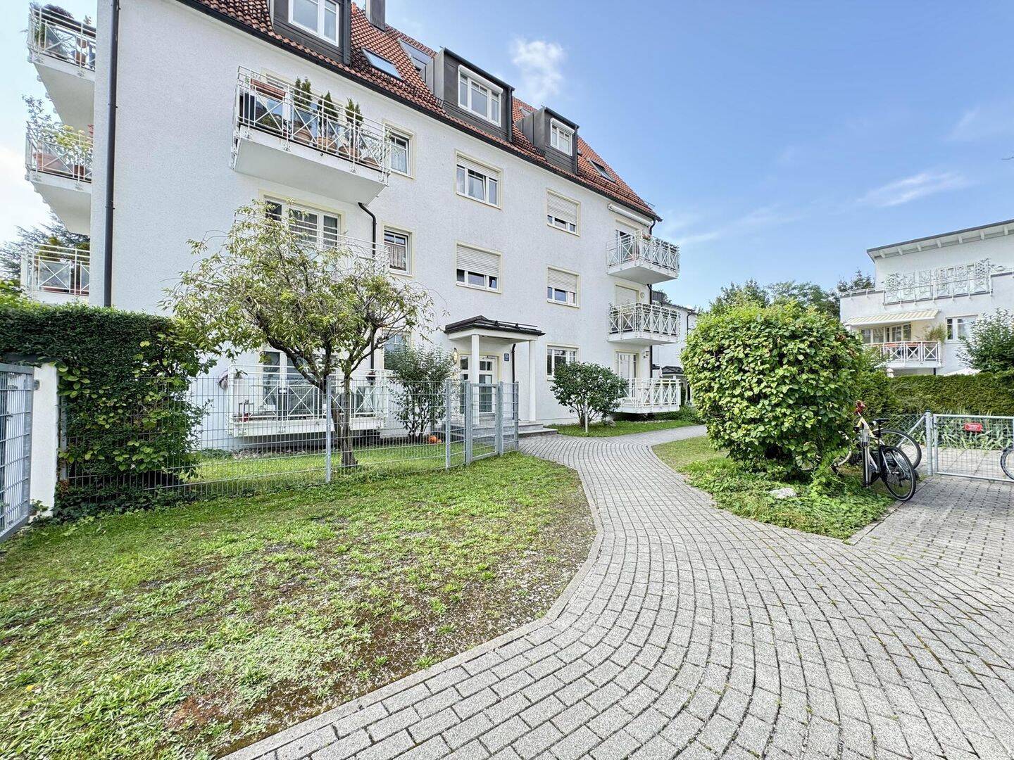 KENSINGTON-Ihr neues Zuhause in Münchens begehrter Lage: 3-Zimmer-Wohnung inklusive 2 TG-Stellplätze