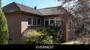 Between Light and Landscape - Spacious Living in a Quiet, Green Setting