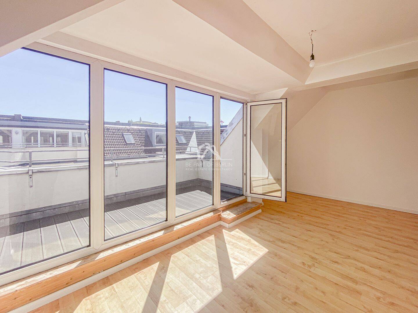 ÜBER DEN DÄCHERN MOABITS! SUPERHELLE DACHGESCHOSSWOHNUNG MIT GROßER TERRASSE&AUFZUG! PROVISIONSFREI! – Berlin – Vorschaubild 8