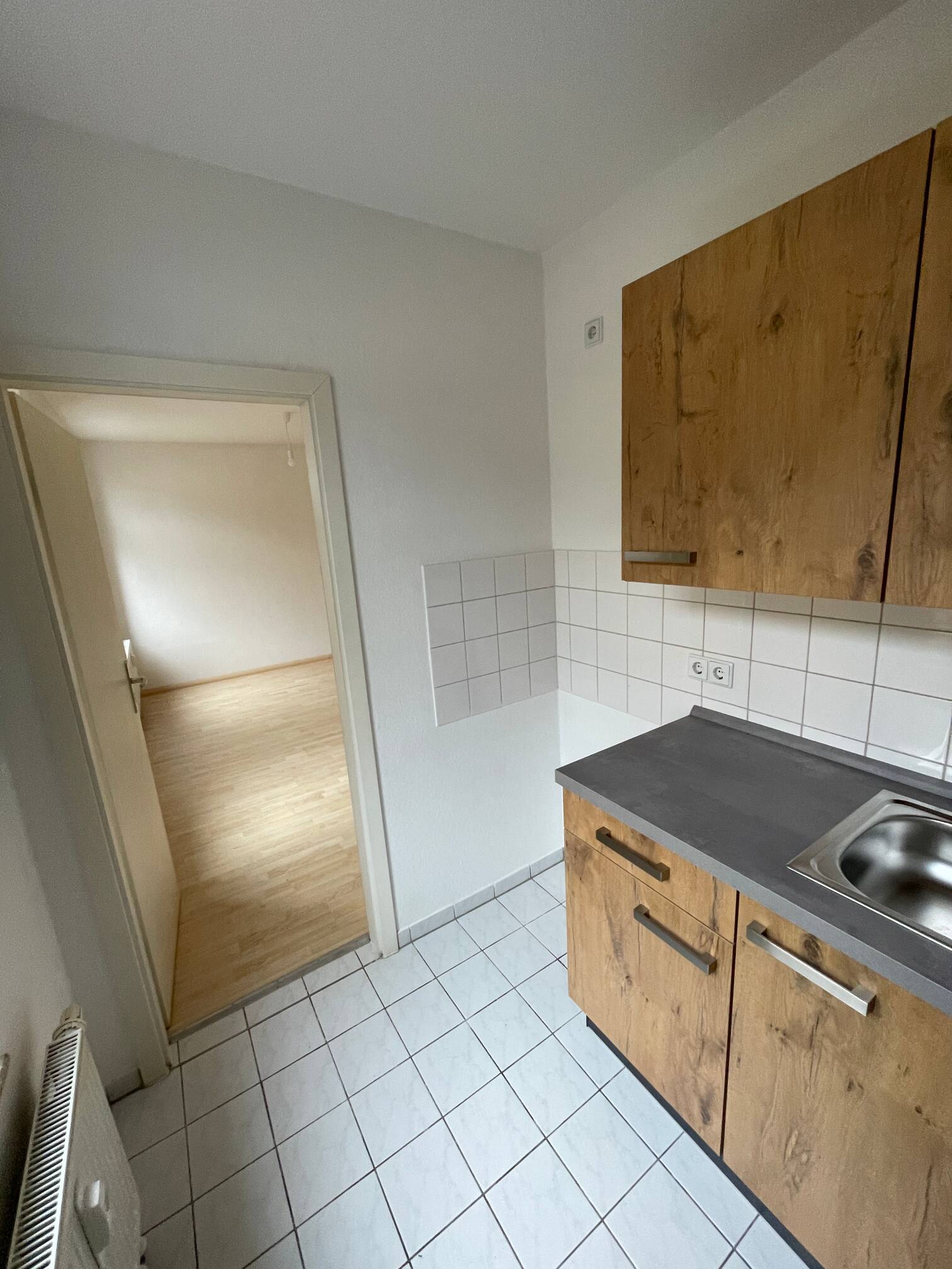 Frankenberger Str. ! ACHTUNG! EBK 1-Raum-Wohnung - Laminat ! – Chemnitz – Vorschaubild 5