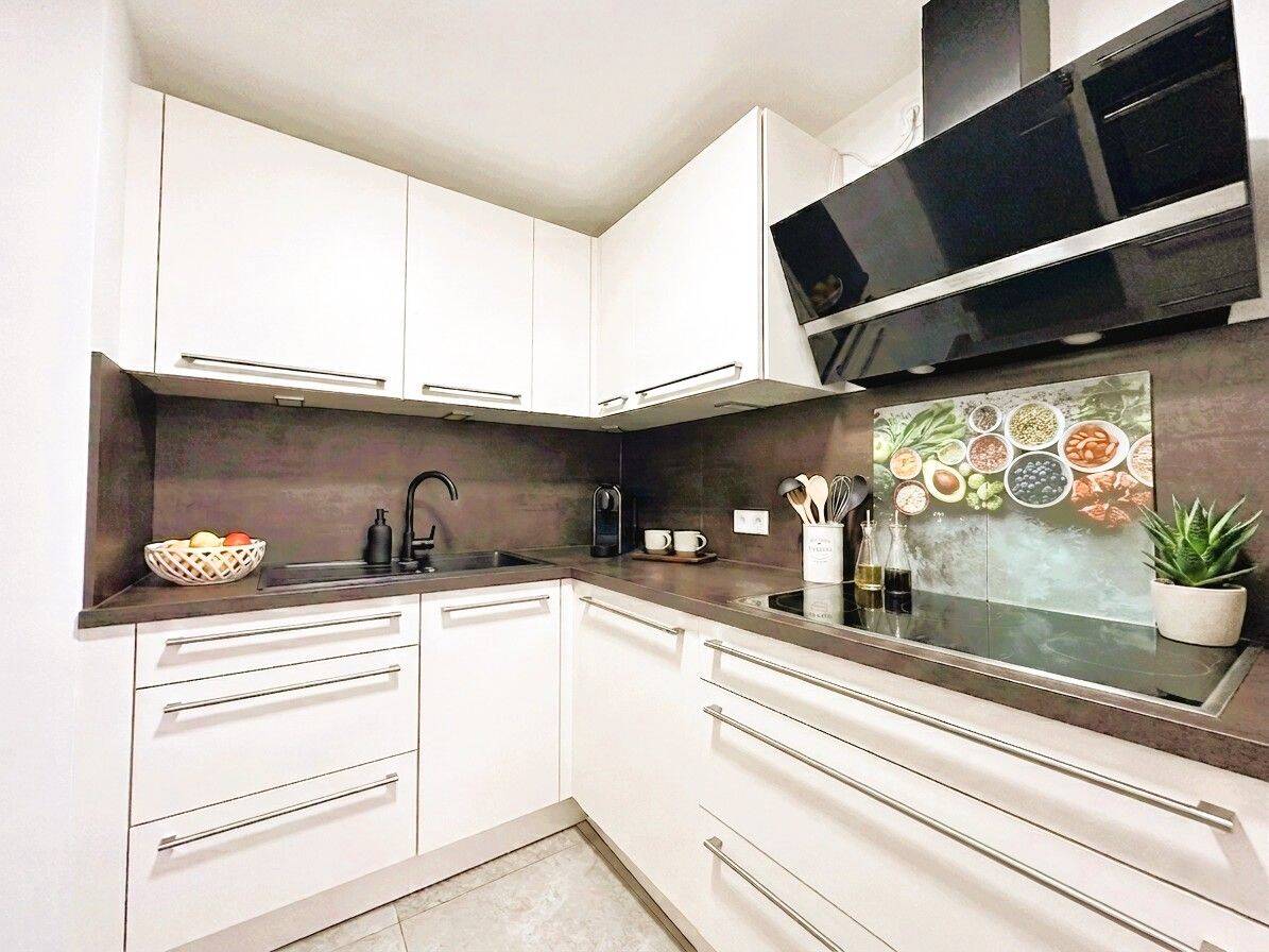 ... RUHIGE STADTLAGE MIT BLICK INS GRÜNE ... 3-ZIMMER-WOHNUNG MIT BALKON UND EIGENEM HAUSEINGANG ... – Nürnberg – Vorschaubild 6