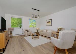 Erstbezug nach Sanierung | Stilvolle 3-Zimmer-Endetagenwohnung mit Loggia in Hamburg-Sasel – 22395 Hamburg – Vorschaubild 2