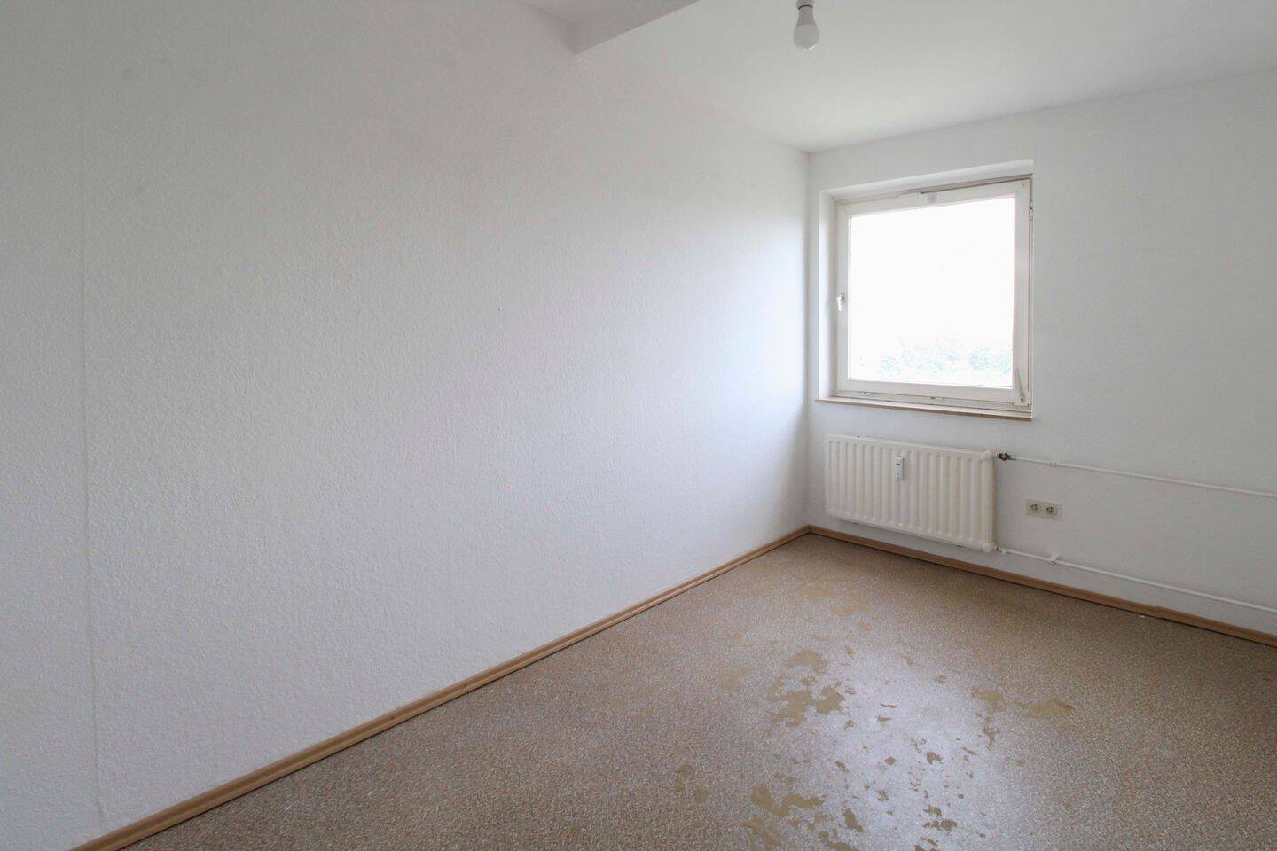 vernachlässigte Wohnung sucht neuen Besitzer und belohnt mit viel Platz – Hannover – Vorschaubild 8