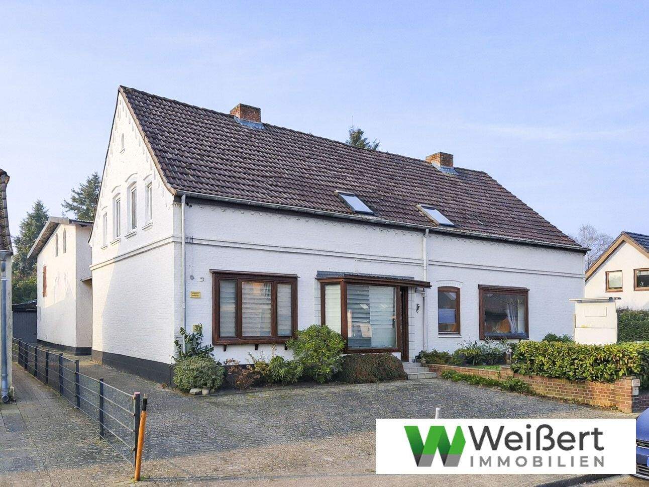 Solide Kapitalanlage: Mehrfamilienhaus mit 4 Einheiten, Nebengebäuden & Ausbaureserven – Lägerdorf – Bild 1 von 9