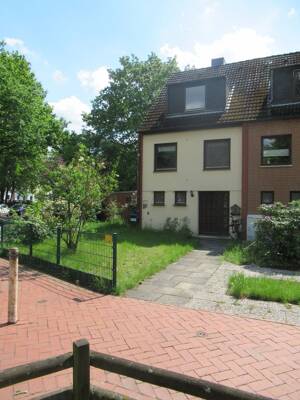 Reihenendhaus mit 2 Garagen, begehrte Wohnlage in Osterholz …renovieren Sie nach IHREN WÜNSCHEN!